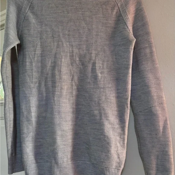 lululemon athletica Men's Crewneck Sweater in Heather Gray - Picture 4 of 7